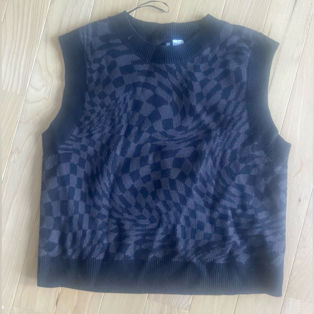 super cute sweater vest💜